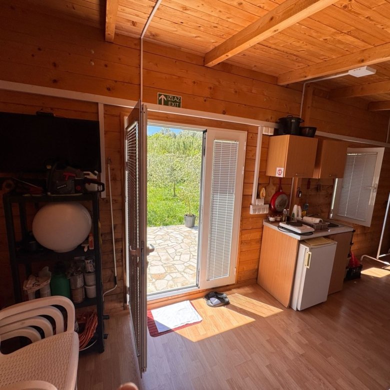 Bright, sunlit cabin in Ulcinj with kitchenette, patio access & yard&mdash;ideal Montenegro investment. Listed on immorenta.me by ekosphere doo.