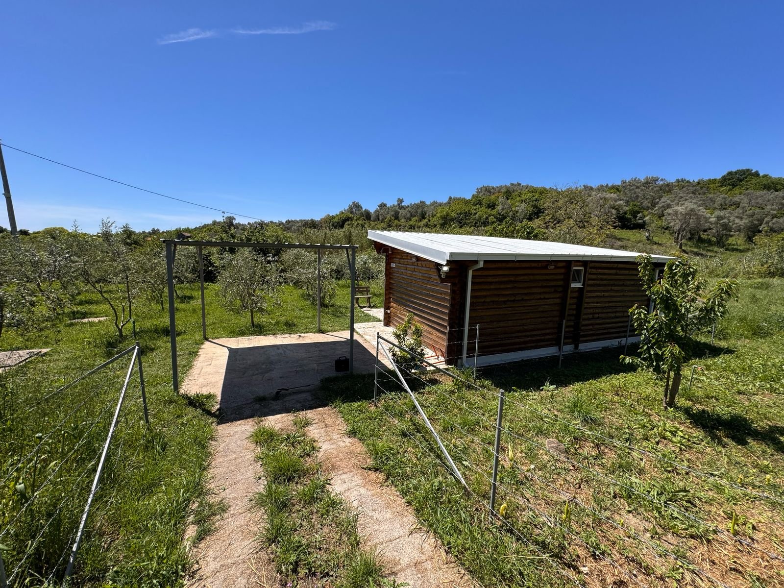Charming wooden cabin with metal roof, lush grounds & modern path in Ulcinj&mdash;prime investment at immorenta.me by Ekosphere DOO.