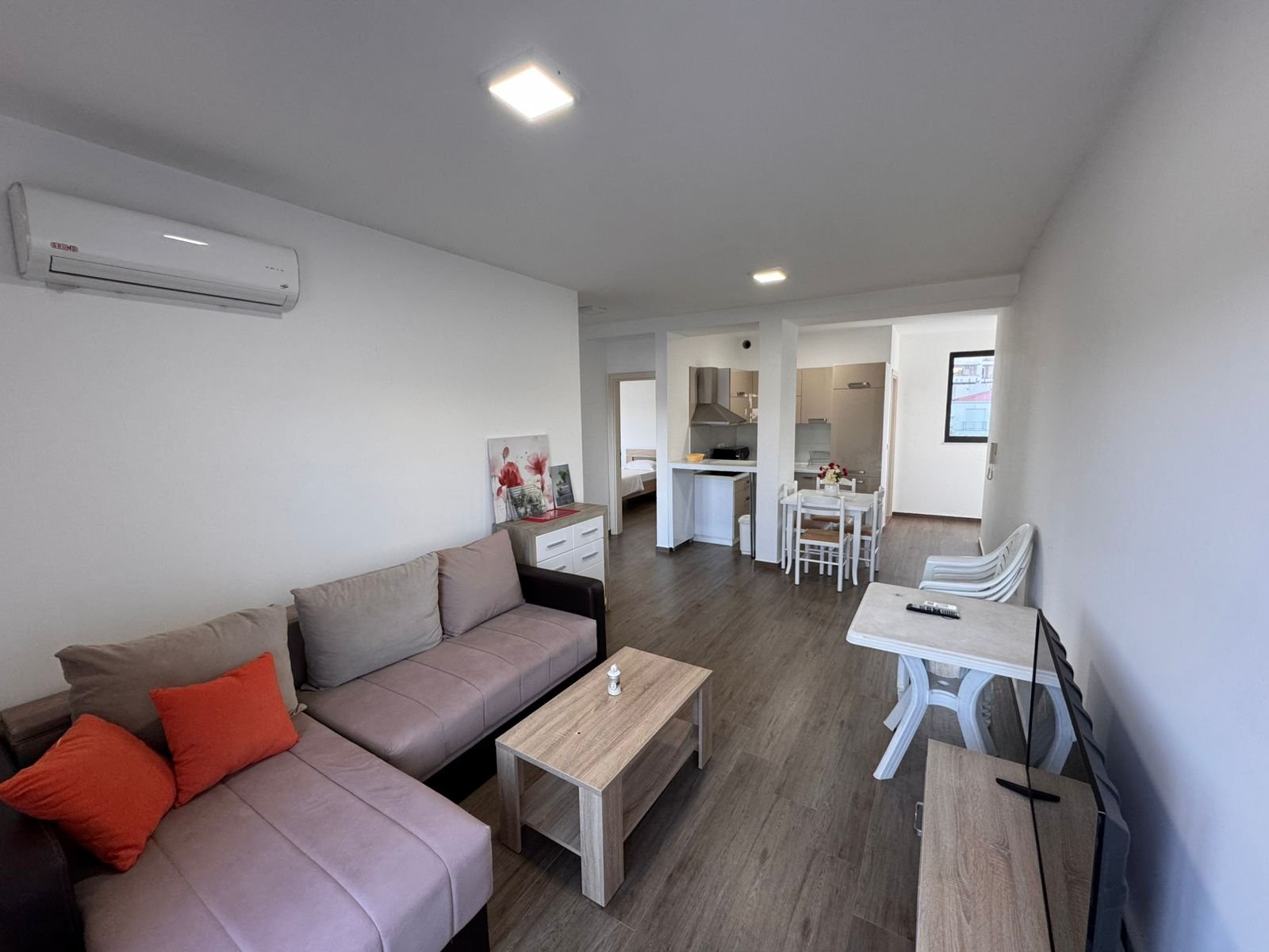 Stylish Ulcinj apartment: modern living, open kitchen, premium finishes. Invest in Montenegro real estate with immorenta.me by Ekosphere.