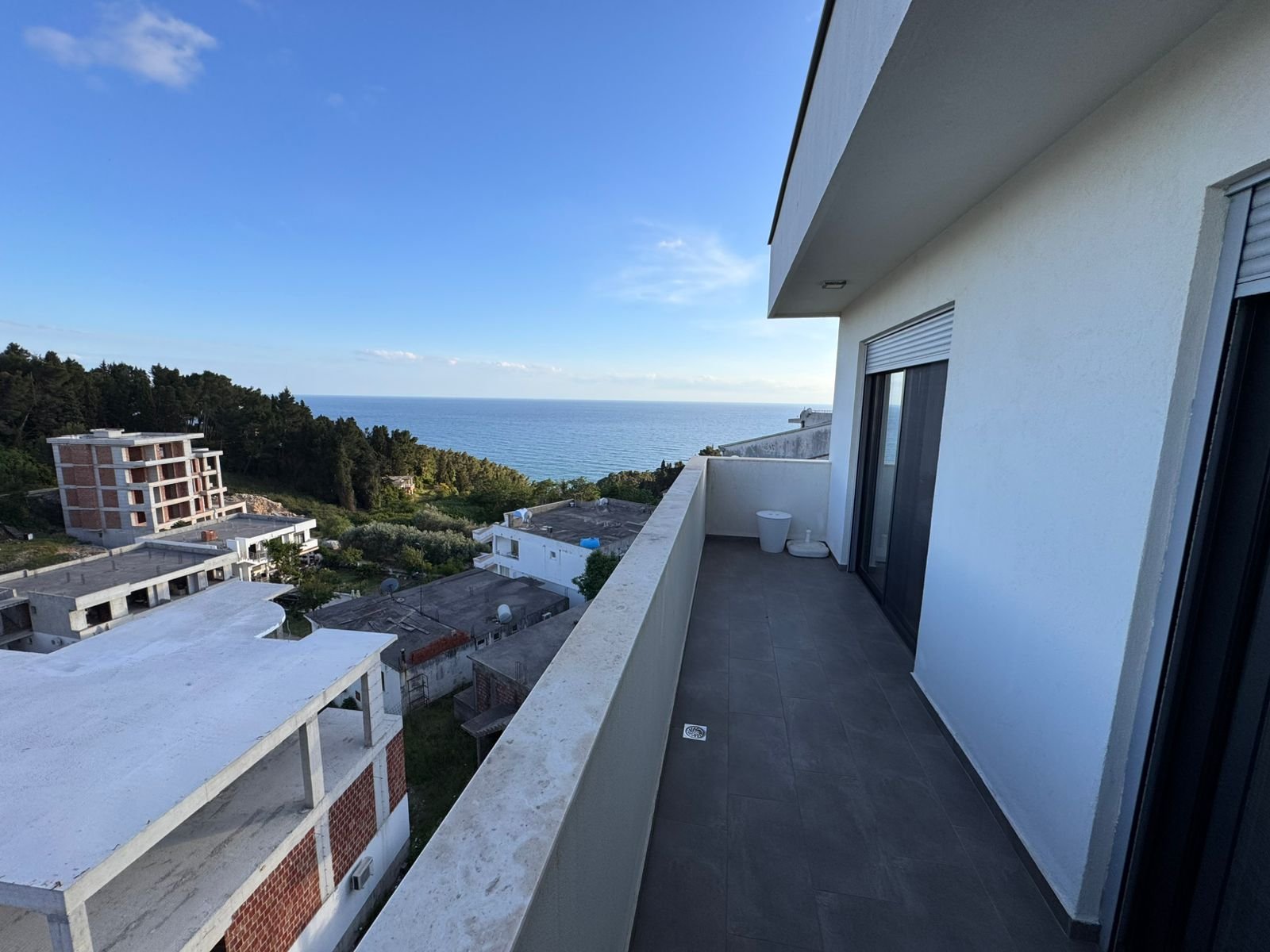 Experience prime Ulcinj living: a stylish white property by ekosphere doo with sea views, modern flair, at immorenta.me.