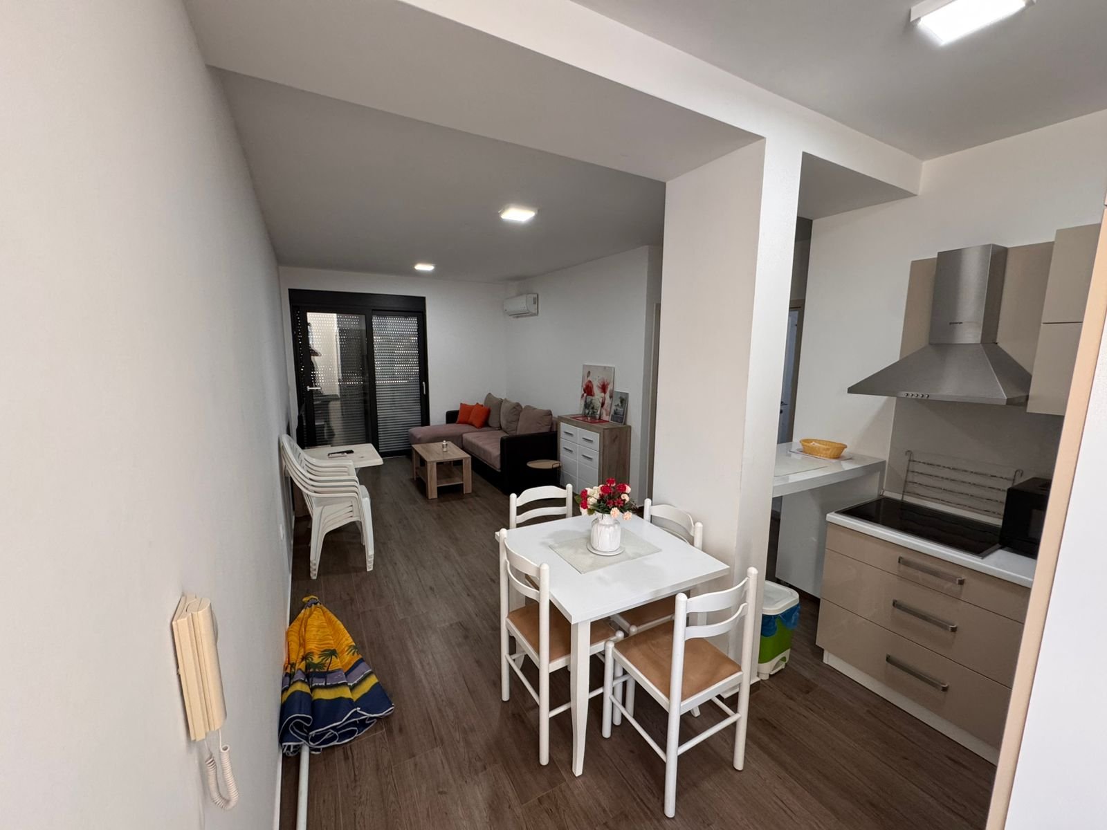 Stylish Ulcinj apartment for sale: modern open kitchen, dining area, bright living space by sliding doors&mdash;on immorenta.me by Ekosphere.