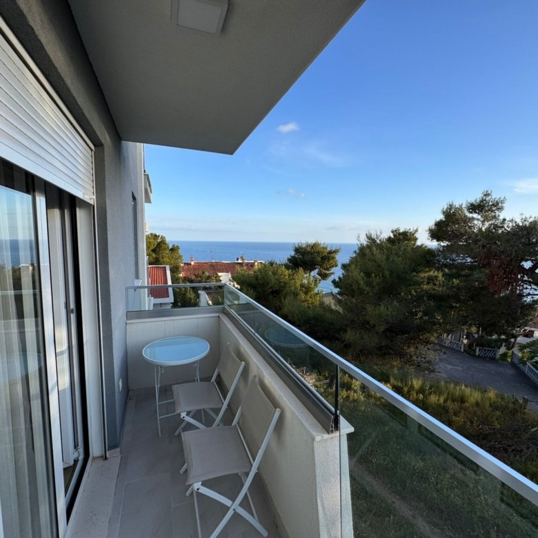 Modern Ulcinj property: glass-railed balcony, sea views, stylish outdoor seating&mdash;exclusive from immorenta.me & ekosphere doo.