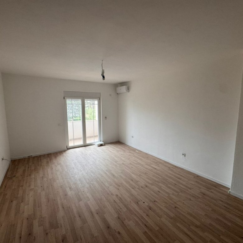 Modern Ulcinj apartment: bright interiors, elegant wood floors, balcony access. Top eco property by Ekosphere via immorenta.me.