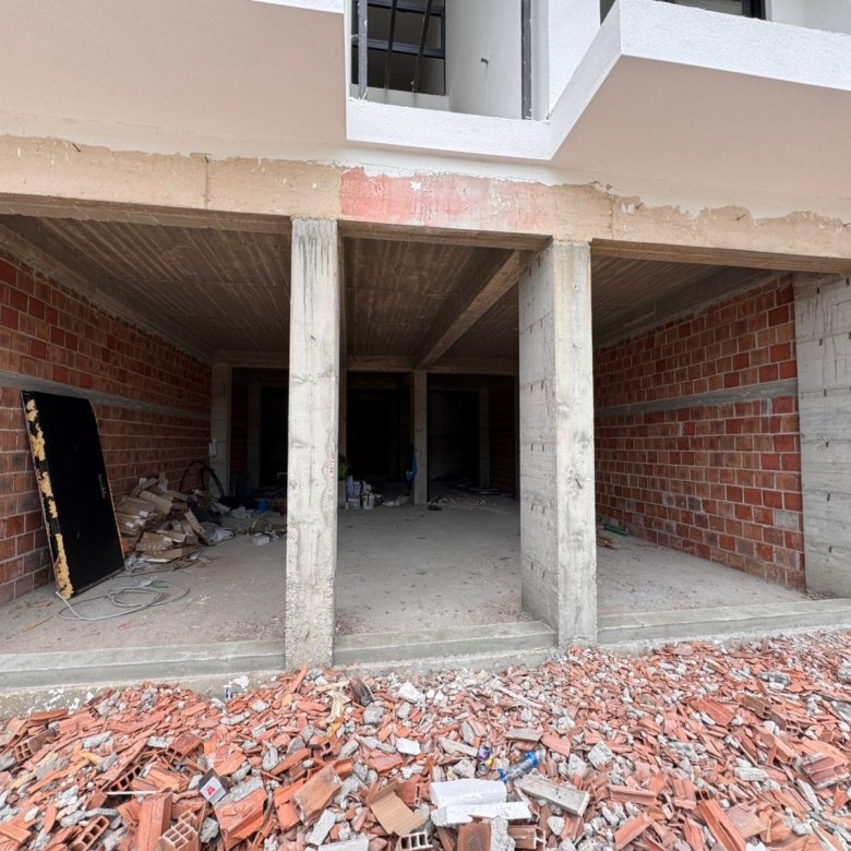 Prime Ulcinj investment property: new build with sturdy concrete pillars, exposed brick, and future potential. Listed on immorenta.me by ekosphere doo.