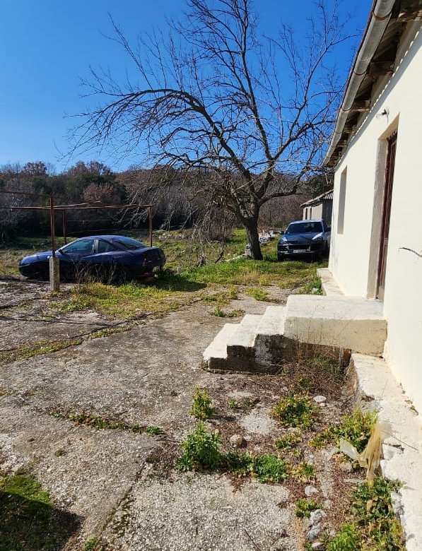 Bright, spacious Ulcinj property with ample parking and steps&mdash;ideal Montenegro investment via immorenta.me by ekosphere doo.