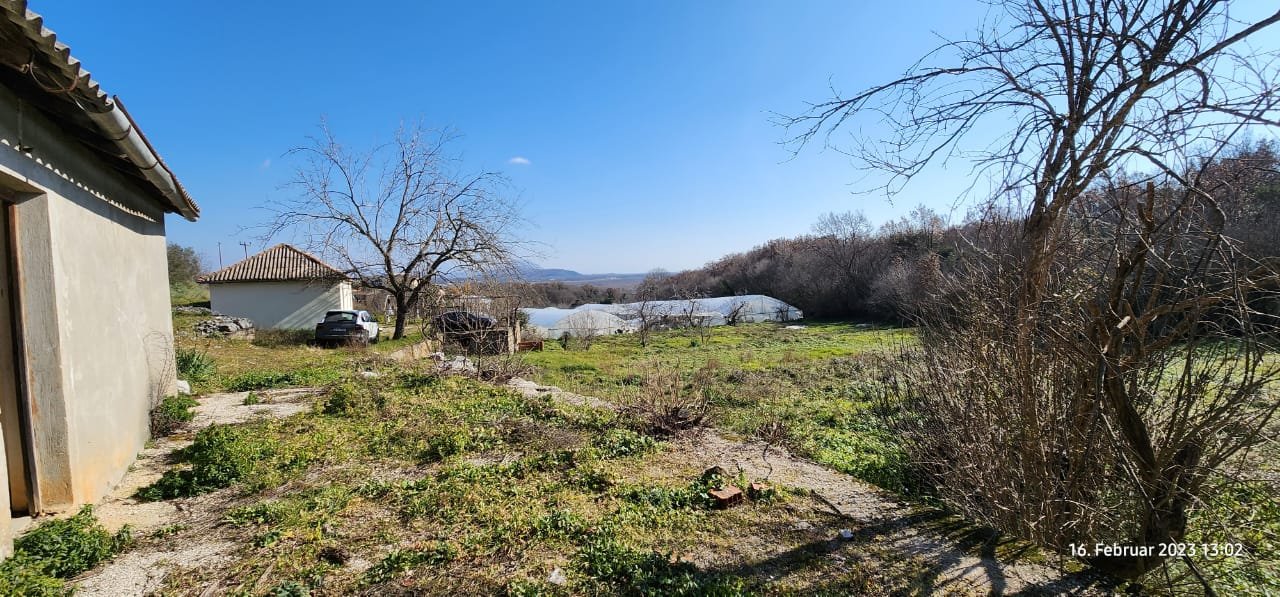Investment opportunity in Ulcinj: house, car, greenhouses, scenic hills. Listed by ekosphere doo on immorenta.me.