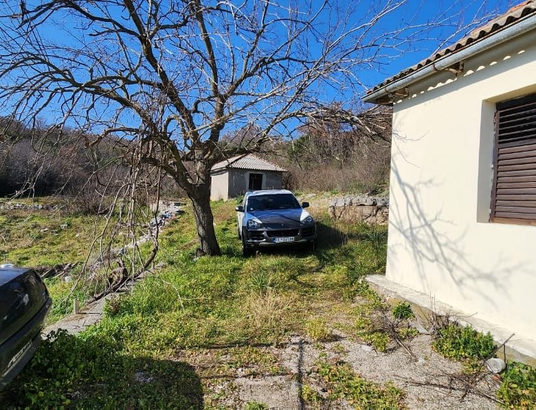 Charming Ulcinj property with parking, brown shutters, sunlit lawn, and shed&mdash;prime investment on immorenta.me by ekosphere doo.