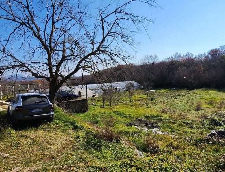 Prime Ulcinj Montenegro land for sale: white building, greenhouse, car access&mdash;ideal investment. Exclusive on immorenta.me by ekosphere doo.
