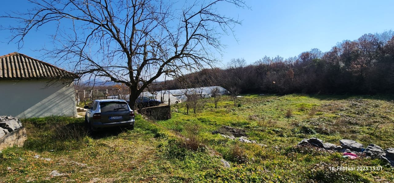 Prime Ulcinj Montenegro land for sale: white building, greenhouse, car access&mdash;ideal investment. Exclusive on immorenta.me by ekosphere doo.