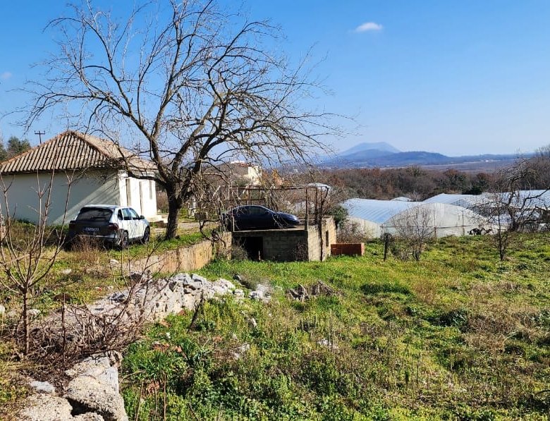 Charming white house with tiled roof in Ulcinj, Montenegro&mdash;prime investment! Listed by immorenta.me, a project of ekosphere doo.