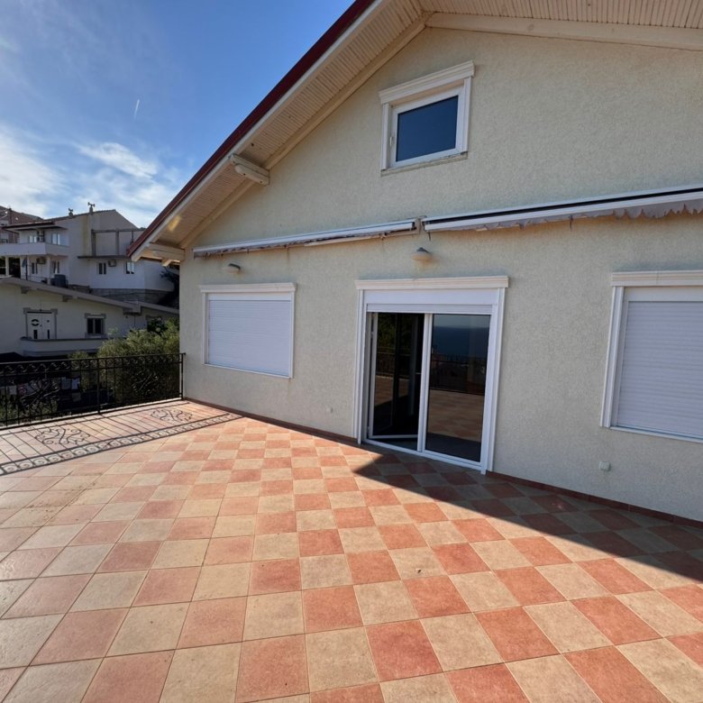 Modern tiled terrace with sleek black railing, ideal for Ulcinj living. Prime property&mdash;exclusive on immorenta.me by ekosphere doo.