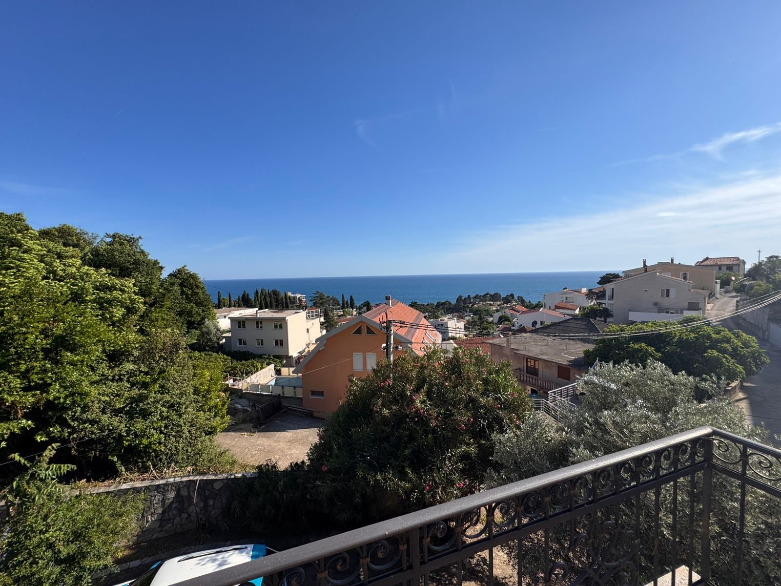 Stunning coastal homes in Ulcinj, Montenegro with lush greenery and sea views. Exclusive Ekosphere DOO listing on immorenta.me.