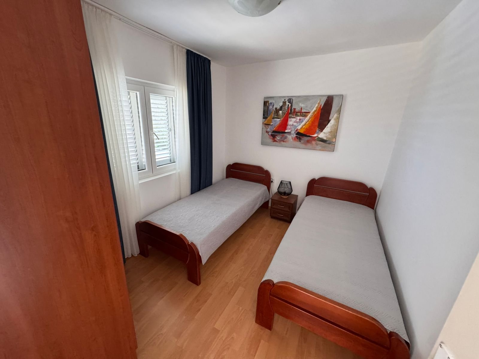 Charming Ulcinj bedroom: two single beds, modern decor, ideal investment. Listed on immorenta.me by ekosphere doo.