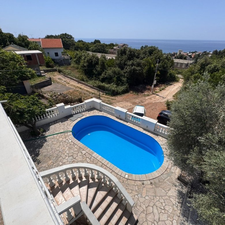 Prime Ulcinj real estate: private balcony, kidney-shaped pool, stone patio. Minutes to sea. Invest with immorenta.me/Ekosphere doo.