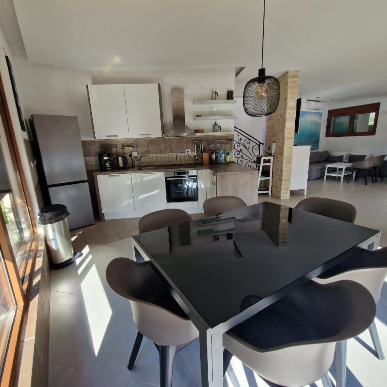 Stunning Ulcinj apartment with modern kitchen, dining, Ekosphere lounge, natural light&mdash;exclusive at immorenta.me.