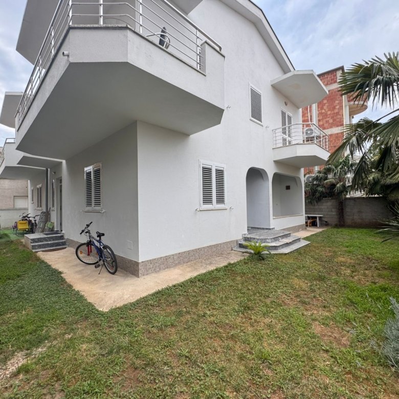 Modern white two-story house in Ulcinj, Montenegro: balconies, eco-friendly yard, palm trees. Listed by Ekosphere doo on immorenta.me.