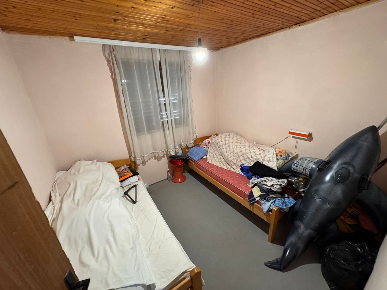 Bright, inviting Ulcinj room with two single beds&mdash;ideal for investments. Explore exclusive listings from Ekosphere on immorenta.me.