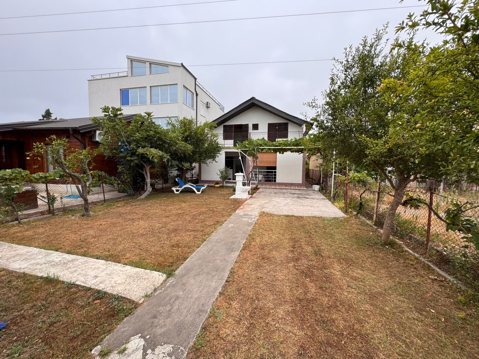 Stunning Ulcinj property: two-story modern home, lush garden, prime location&mdash;exclusive from immorenta.me by Ekosphere doo.
