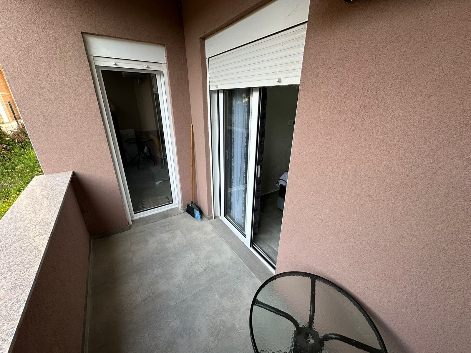 Charming Ulcinj balcony: light gray flooring, open glass doors, lush views&mdash;investment gem by Ekosphere DOO on immorenta.me.