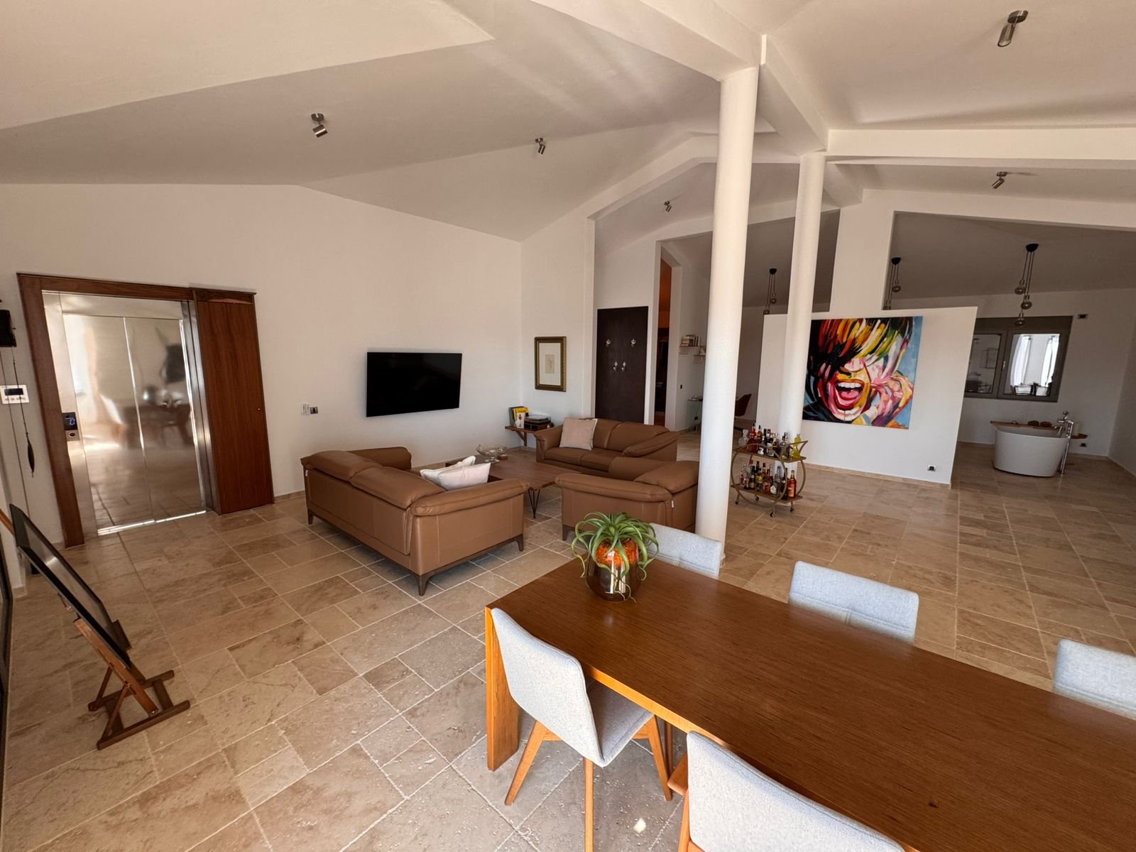 Elegant Ulcinj apartment for sale: bright open-plan living, luxury finishes, ideal investment. Listed by immorenta.me/ekosphere doo.