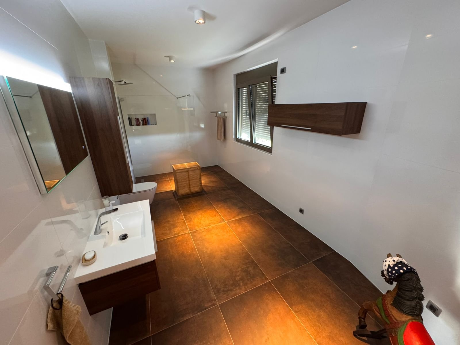 Elegant bathroom in Ulcinj Montenegro property: double sink, walk-in shower, premium finishes. Invest via immorenta.me by ekosphere doo.