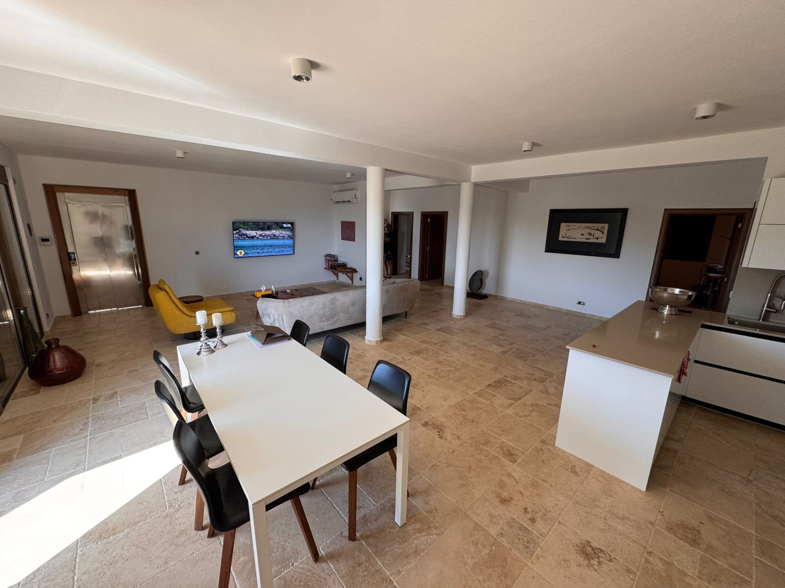 Luxury open-plan living in Ulcinj, Montenegro&mdash;modern flooring, dining for six, kitchen island; exclusive at immorenta.me by ekosphere doo.