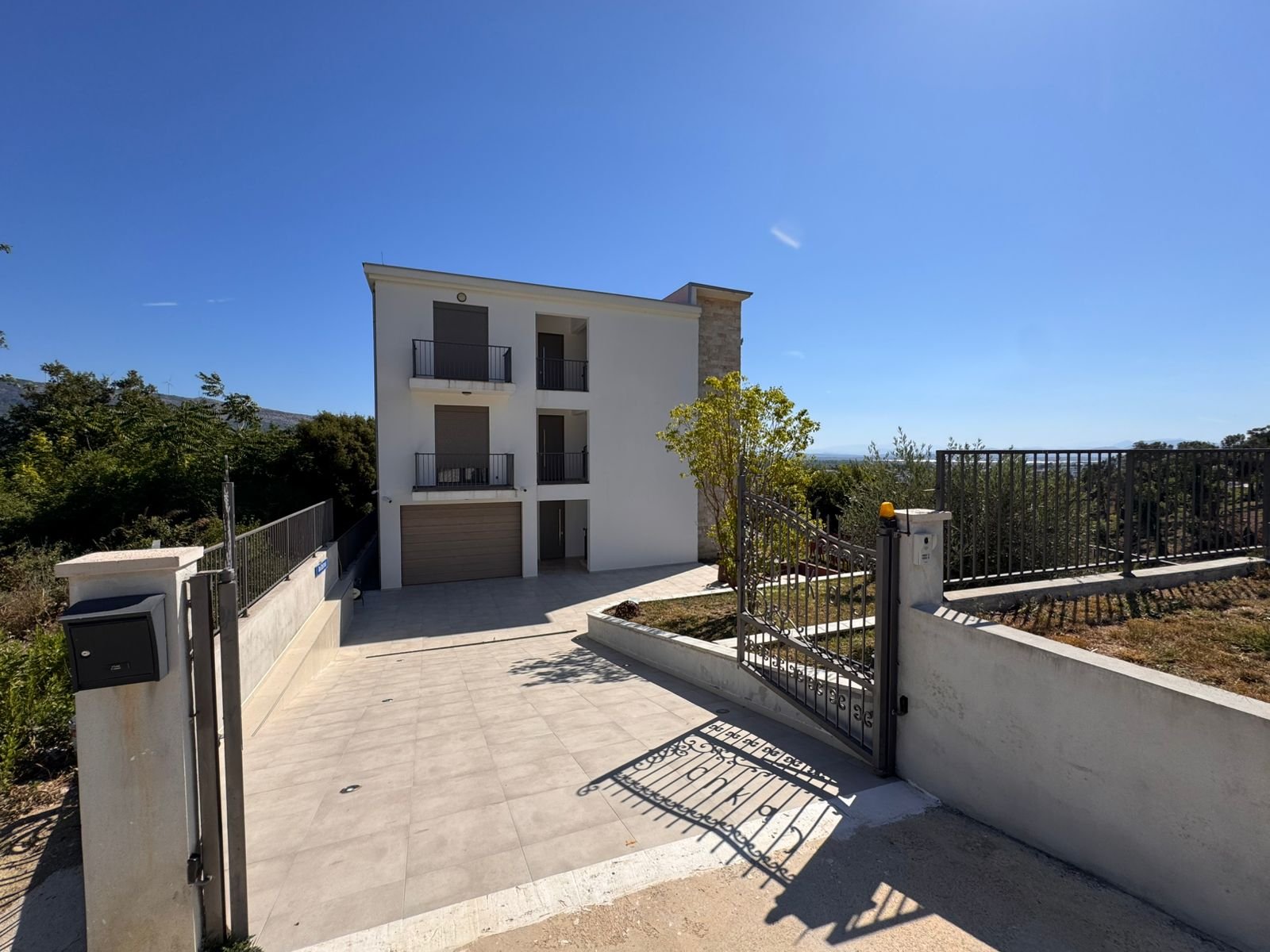 Modern 3-story house with balconies, garage & lush greenery in Ulcinj&mdash;prime investment on immorenta.me by ekosphere doo.