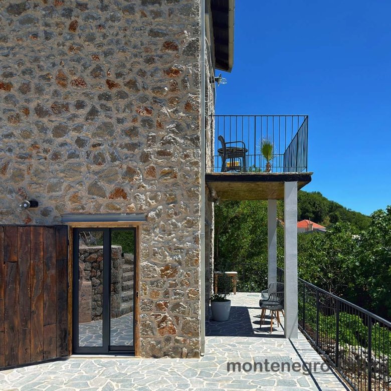 Charming stone home in Ulcinj with a scenic balcony, ideal for real estate investment. Listed on immorenta.me by ekosphere doo.