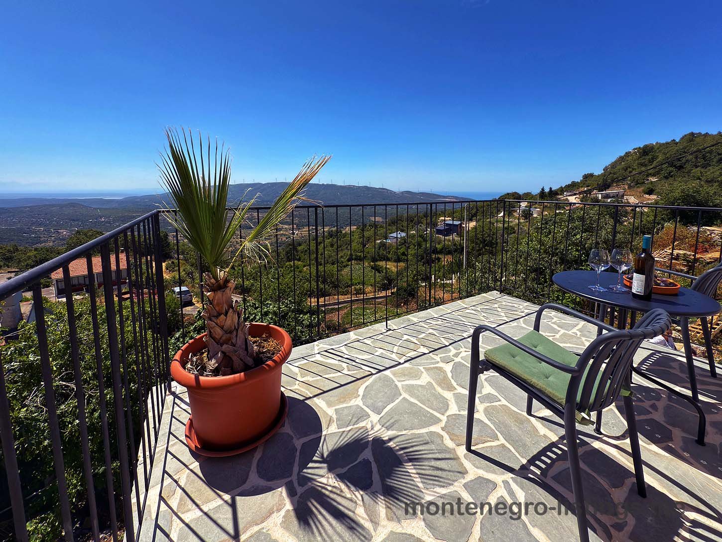 Listings for Sale - Charming Ulcinj terrace with palm, dining for two, stunning views&mdash;exclusive property by Ekosphere on immorenta.me.