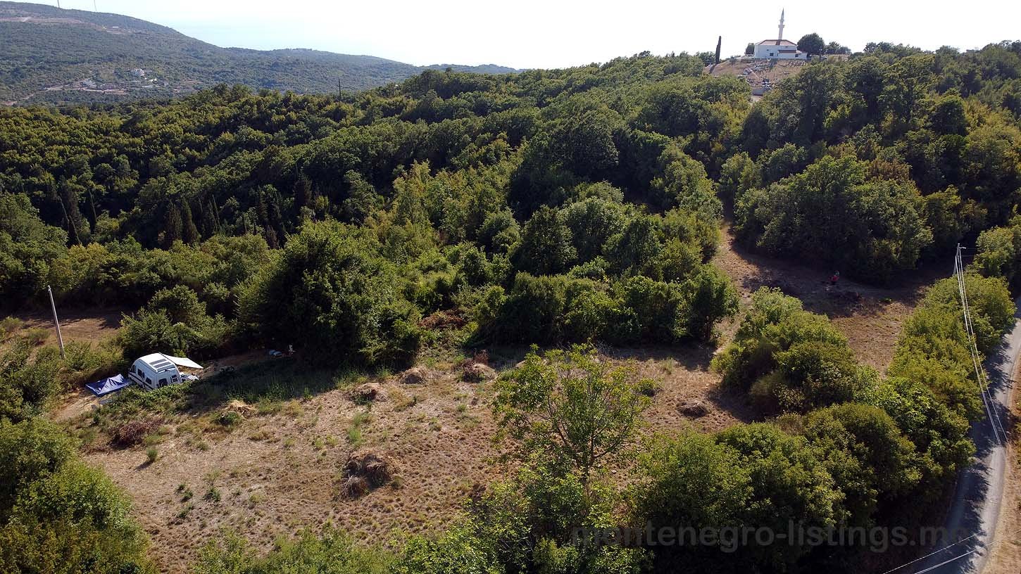 Aerial view of prime Ulcinj real estate&mdash;forest hills, road access, and ekosphere doo site. Invest with immorenta.me today!.