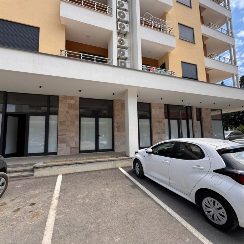 Modern multi-story building in Ulcinj, Montenegro with large windows and AC units&mdash;exclusive real estate by Ekosphere, immorenta.me.