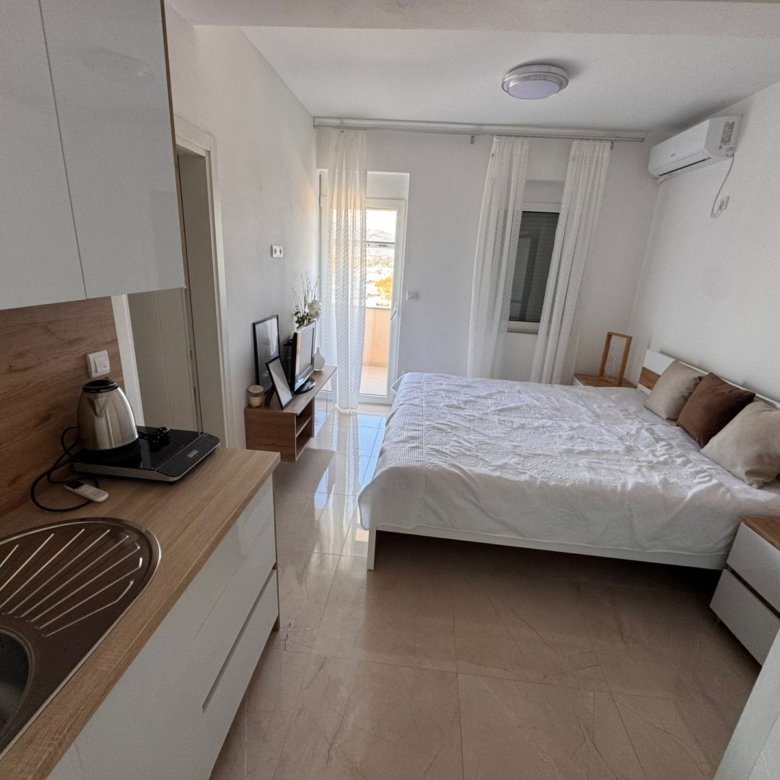 Modern studio in Ulcinj, Montenegro with balcony, kitchenette, and bright interiors&mdash;a prime property on immorenta.me by ekosphere doo.