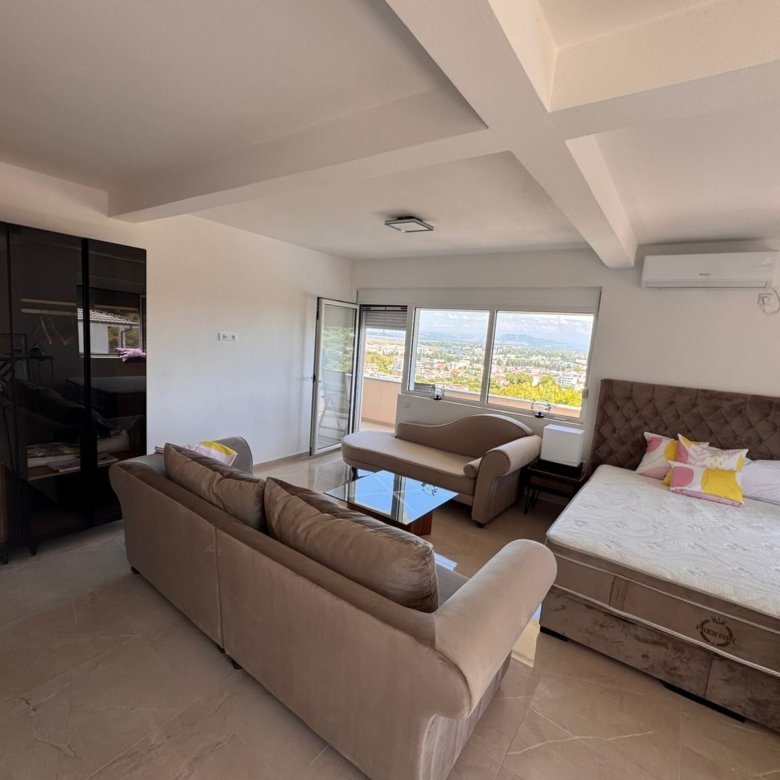 Luxurious open-plan Ulcinj apartment with city views, modern furnishings, ideal investment&mdash;exclusive on immorenta.me by ekosphere doo.