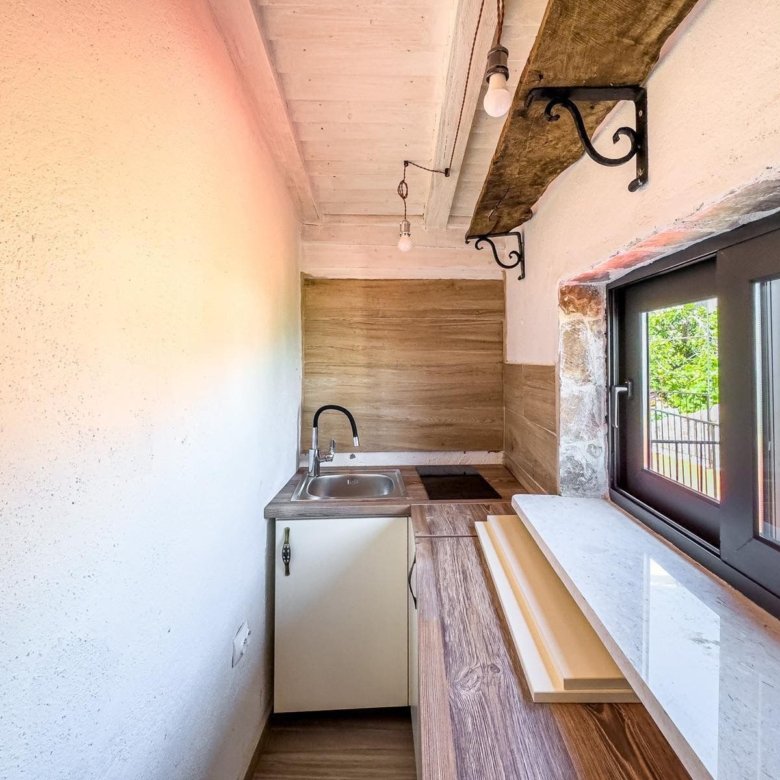 Modern narrow kitchen in Ulcinj with wood countertops, open shelving, and white beam ceilings&mdash;exclusive on immorenta.me by ekosphere doo.