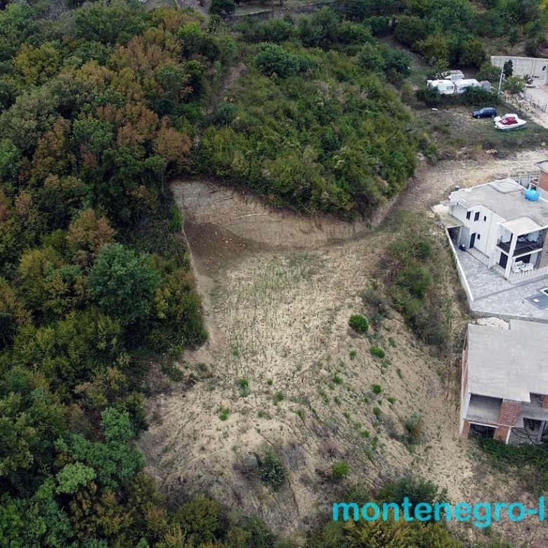 Aerial view of Ulcinj Montenegro real estate: hillside plots near luxury homes with pools, ideal for investment. immorenta.me by ekosphere doo.