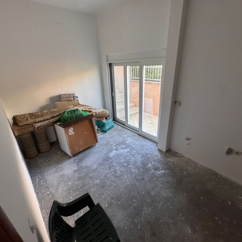 Spacious, versatile room in Ulcinj with concrete floors and outdoor access&mdash;ideal for investors. Discover more at immorenta.me by ekosphere doo.