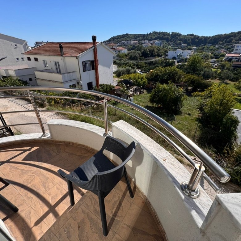 Discover this charming Ulcinj balcony with scenic green views, ideal for real estate investment. Listed on immorenta.me by ekosphere doo.