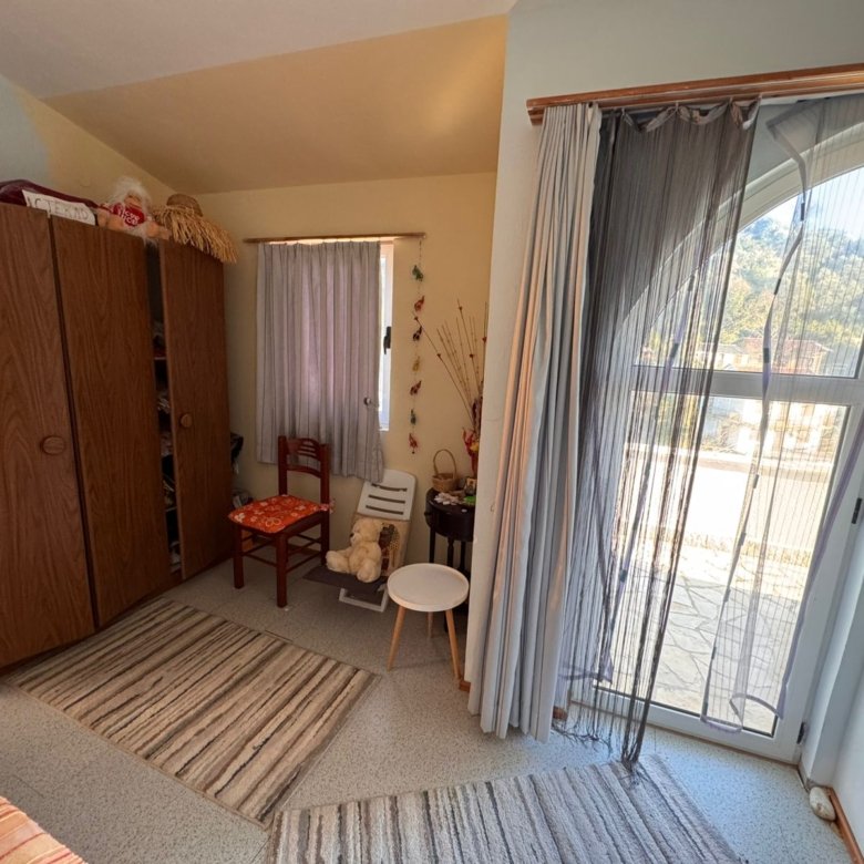 Bright Ulcinj bedroom with wardrobe, cozy balcony access, modern rugs; ideal Montenegro investment listed on immorenta.me.