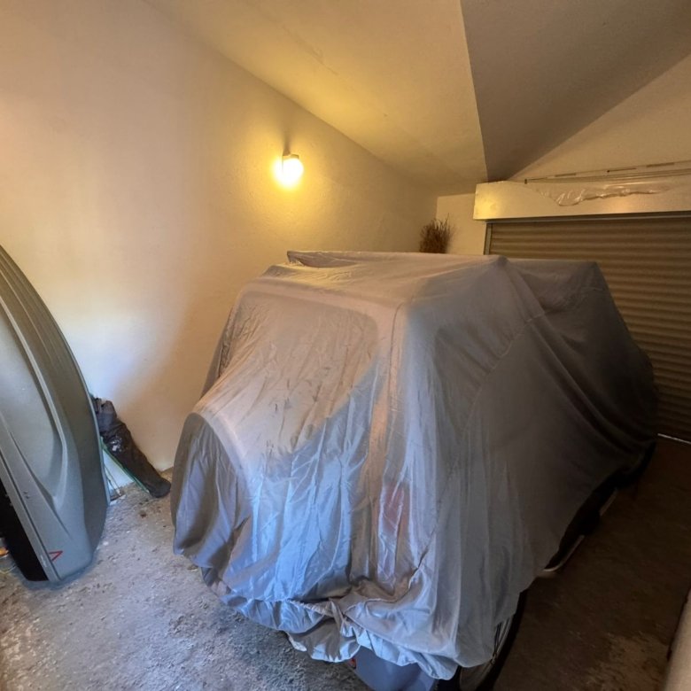 Spacious garage in Ulcinj with secure rolling door, covered parking, storage, and lighting&mdash;an exclusive investment from ekosphere doo.