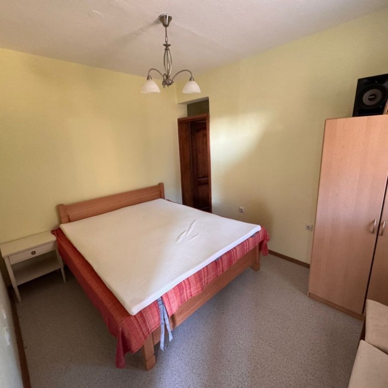 Cozy Ulcinj bedroom with double bed, modern storage, and light d&eacute;cor&mdash;ideal Montenegro property investment by ekosphere doo.