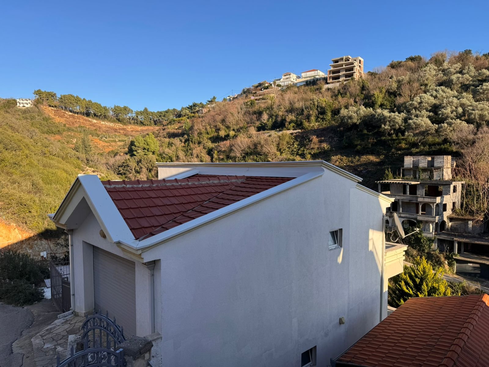 Charming white house with red-tiled roof in Ulcinj, overlooking lush hills&mdash; prime Montenegro property on immorenta.me by ekosphere doo.