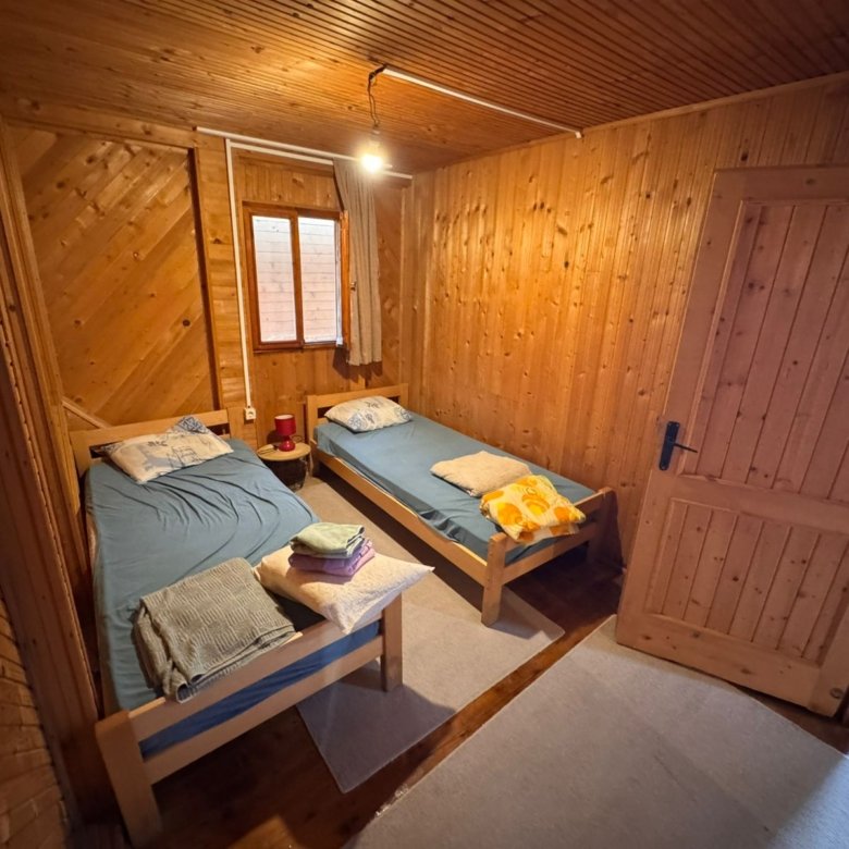 Bright, cozy twin room in Ulcinj&mdash;ideal rental investment. Modern wooden finishes, sunlight, quality bedding. immorenta.me by ekosphere doo.