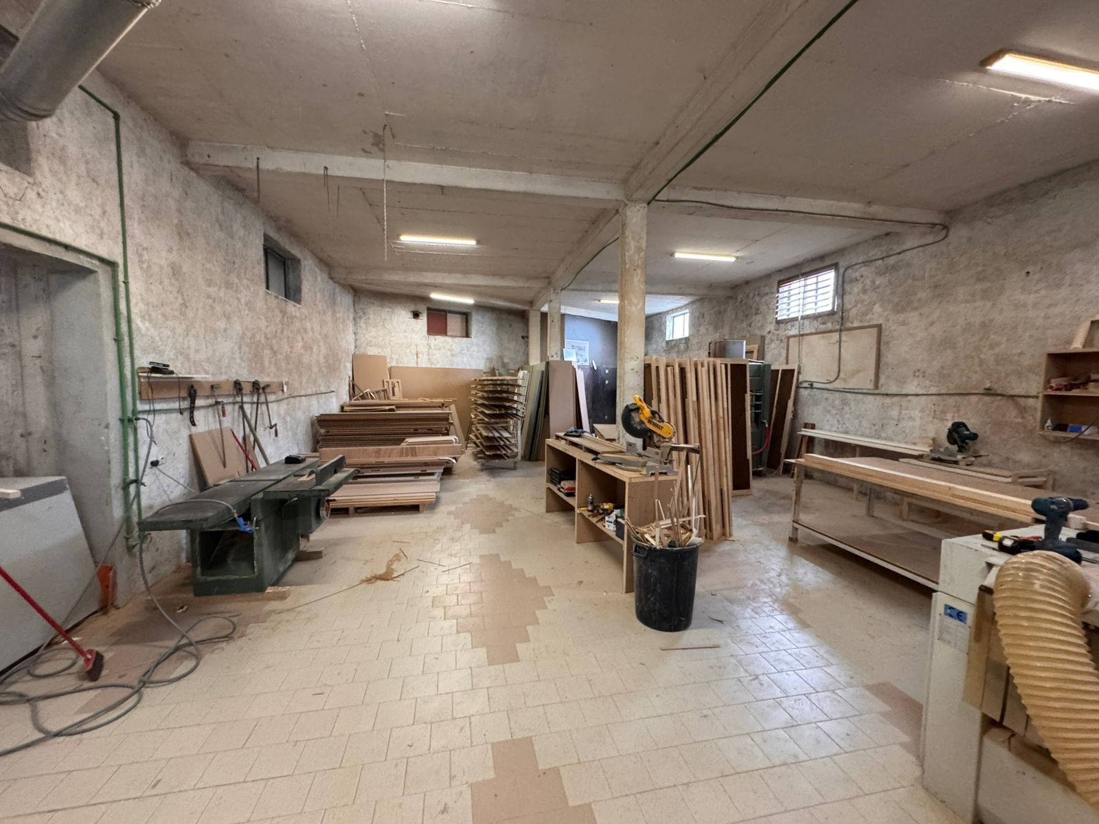 Premium Ulcinj commercial space: bright, tiled workshop with quality fittings&mdash;ideal Montenegro investment via immorenta.me/Ekosphere.