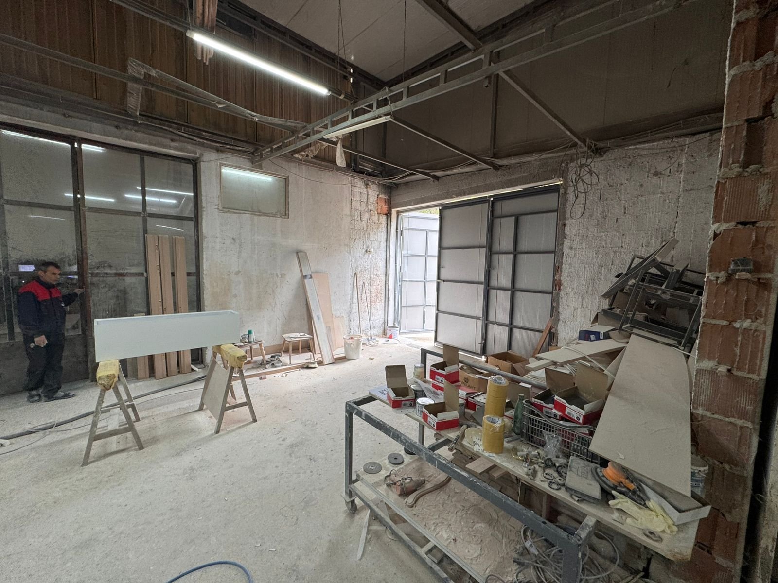 Spacious Ulcinj workshop with high ceilings, natural light, prime investment potential. Exclusive at immorenta.me by ekosphere doo.