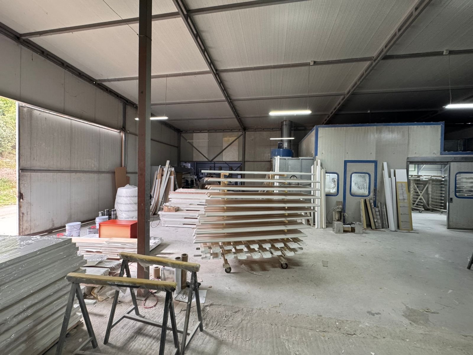 Spacious woodworking shop in Ulcinj, Montenegro&mdash;ideal for investment. Features ample workspace and storage. eksosphere doo project.