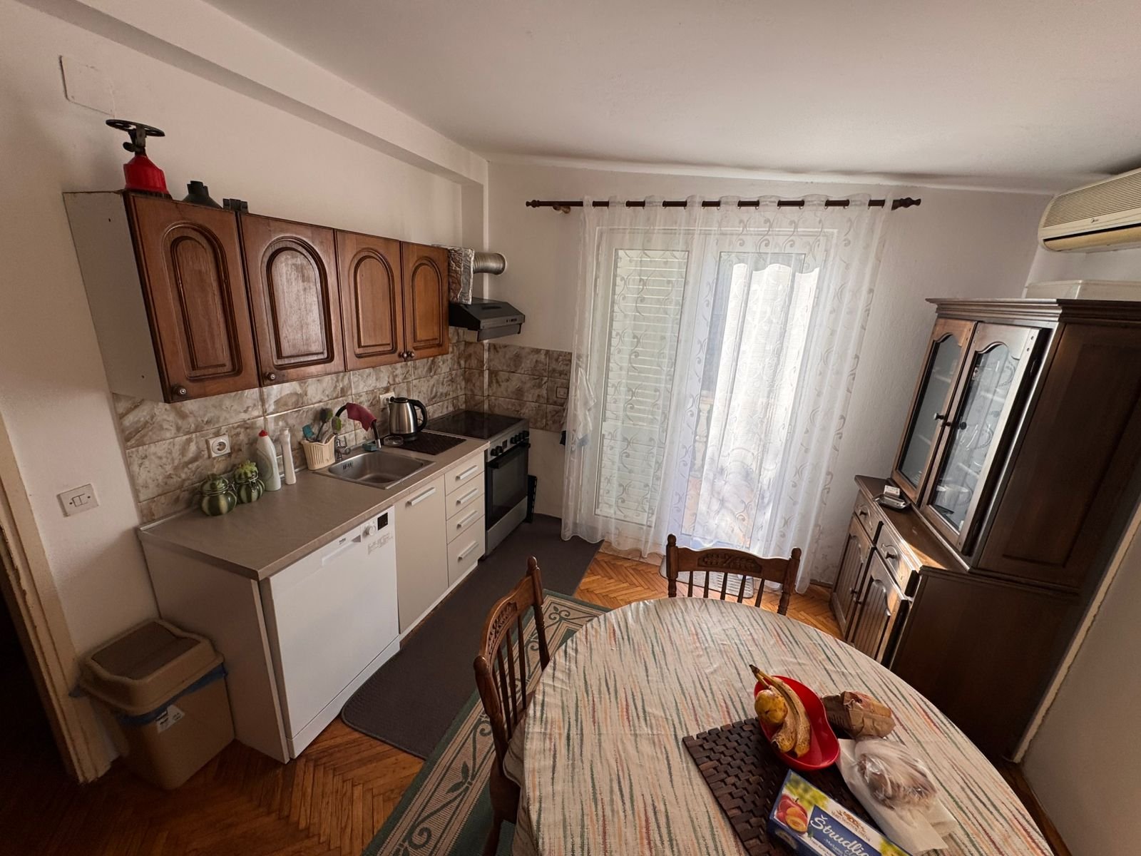 Modern Ulcinj kitchen with quality wood cabinetry, dining area, AC, and natural light&mdash;ideal investment via immorenta.me by ekosphere doo.