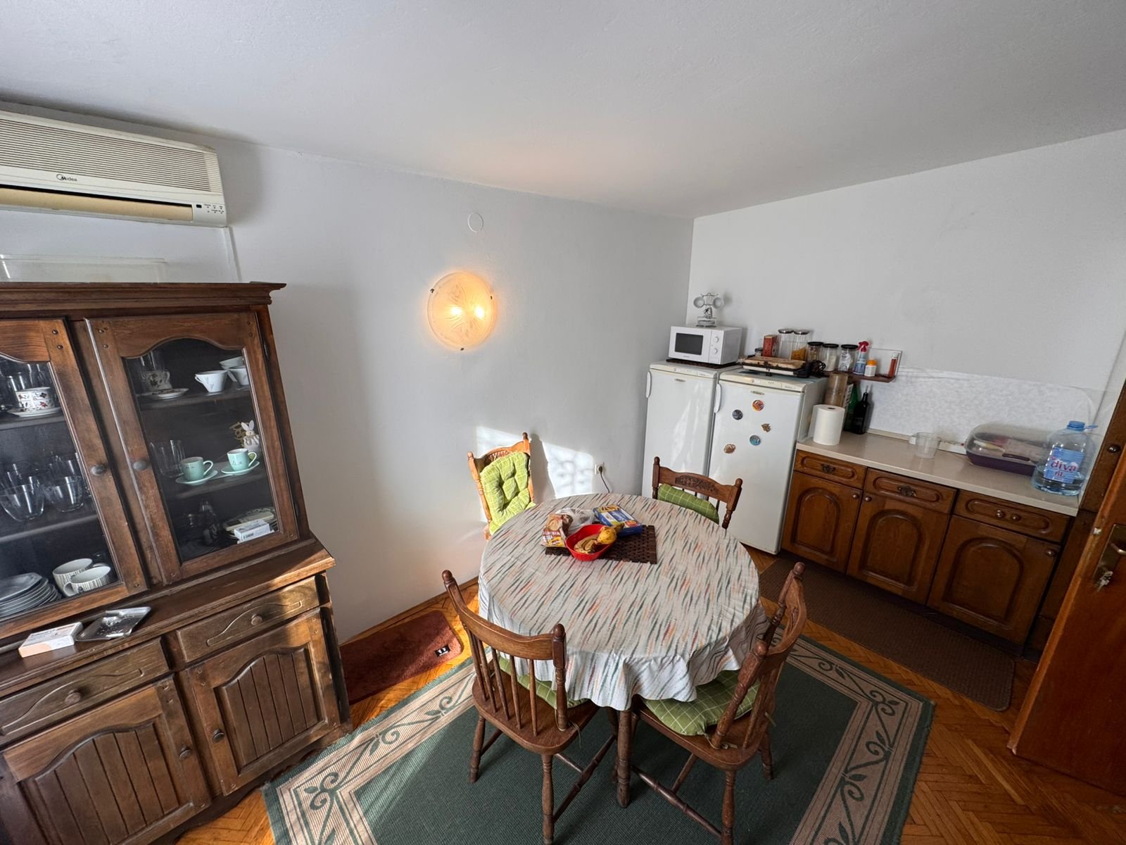 Bright Ulcinj kitchen&mdash;round table, 4 chairs, modern appliances, storage, AC&mdash;prime investment via immorenta.me by ekosphere doo.