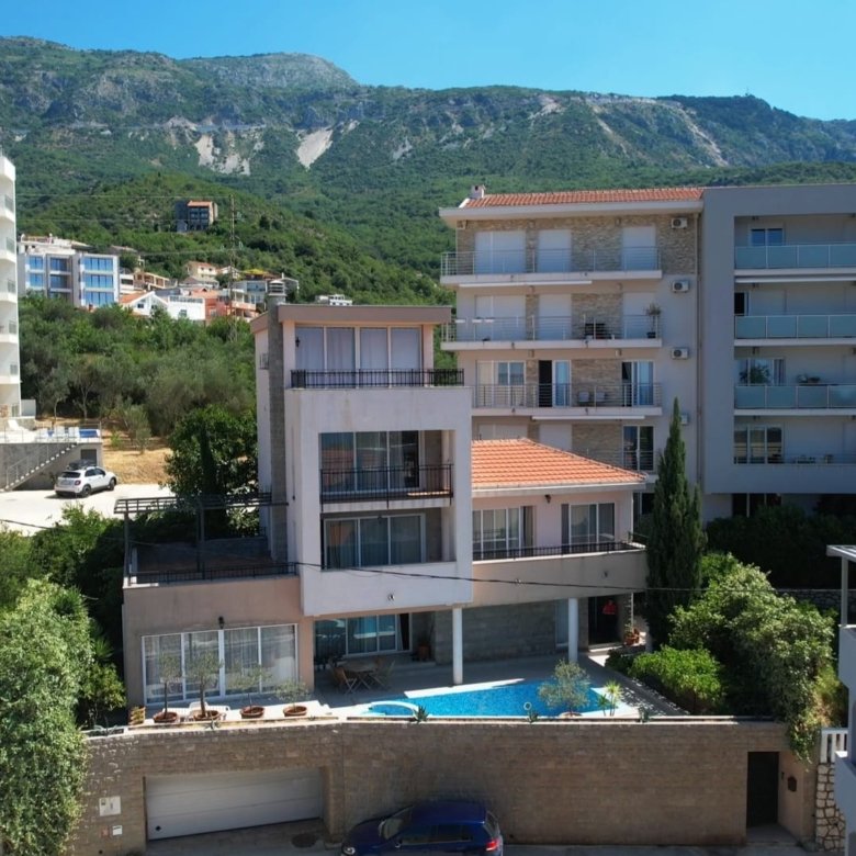 Stunning modern multi-story house with pool, prime Ulcinj location, scenic hills. Exclusive on immorenta.me by ekosphere doo.