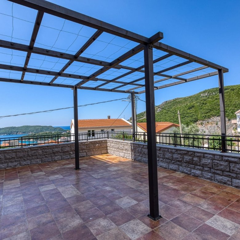 Experience luxury living on this expansive tiled terrace, boasting sea and green hill views in Ulcinj. Exclusive at immorenta.me by ekosphere doo.