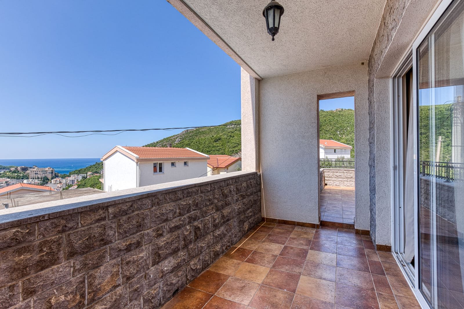 Spacious tiled balcony with sea views in Ulcinj, ideal investment property. Exclusive at immorenta.me by ekosphere doo.